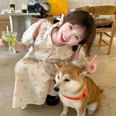 戴红头巾的女孩